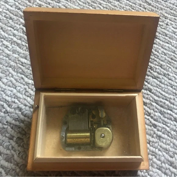 Vintage REUGE Swiss Made Musical Box - Picture 13 of 14